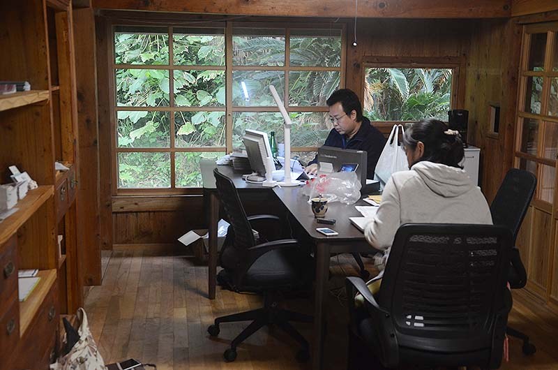 移住者に情報を提供する島ぐらしコンシェルジュ