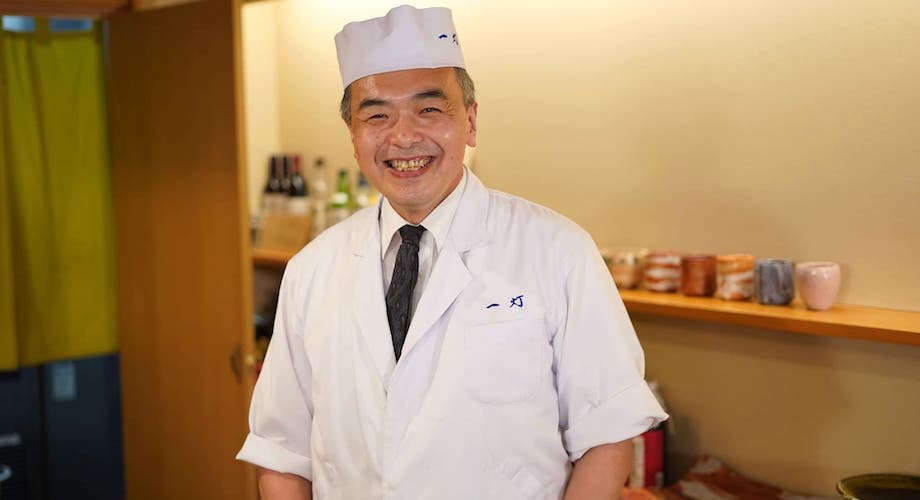 長田勇久（Hayahisa Osada）さん 日本料理 一灯 店主、料理プロデューサー / 1965年4月生まれ、愛知県出身。大学を卒業後、東京の『つきぢ田村』で6年間修業。その後、実家である『小伴天』に入社。地元の農家・醤油やみりんの醸造メーカーやその他多くの生産者などの輪を広げながら、地元の伝統野菜や調味料などを通して和食の魅力を伝える活動も積極的に行っている。