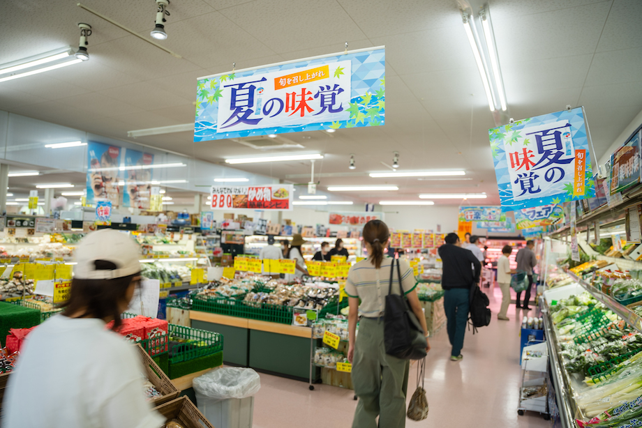 長野県信濃町のとくし丸の拠点の第一スーパー古間店　photo by mocchy